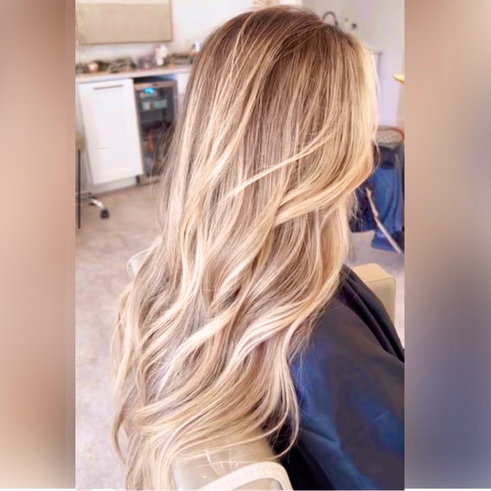 Covet and mane 24 inches weft dimensional blond
